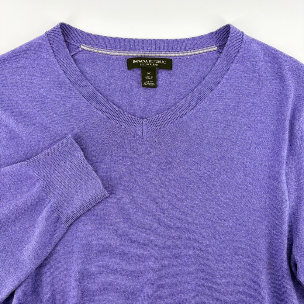 Banana Republic Sweater Mens M Purple Silk Cashmere Cotton Luxury Blend V-Neck - Picture 1 of 6